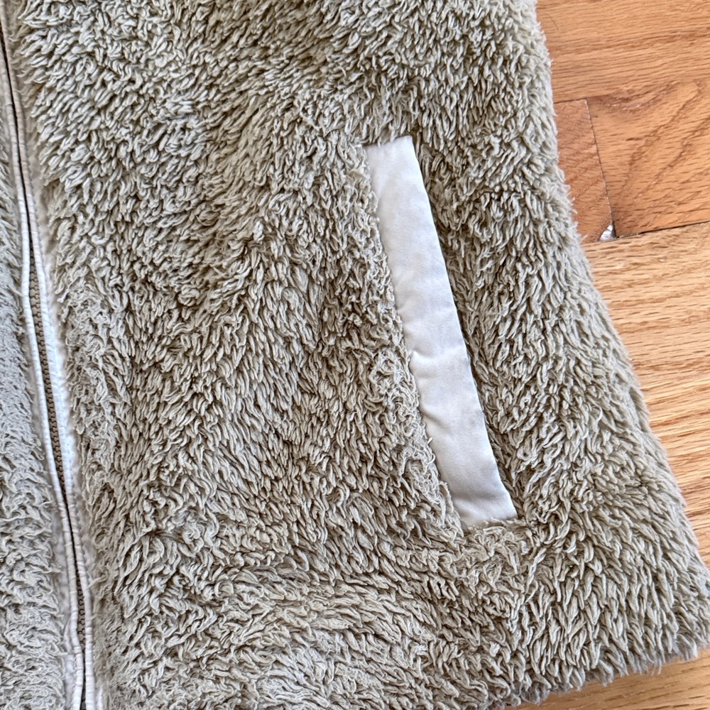 Patagonia Fleece Vest in tan - Picture 3 of 10